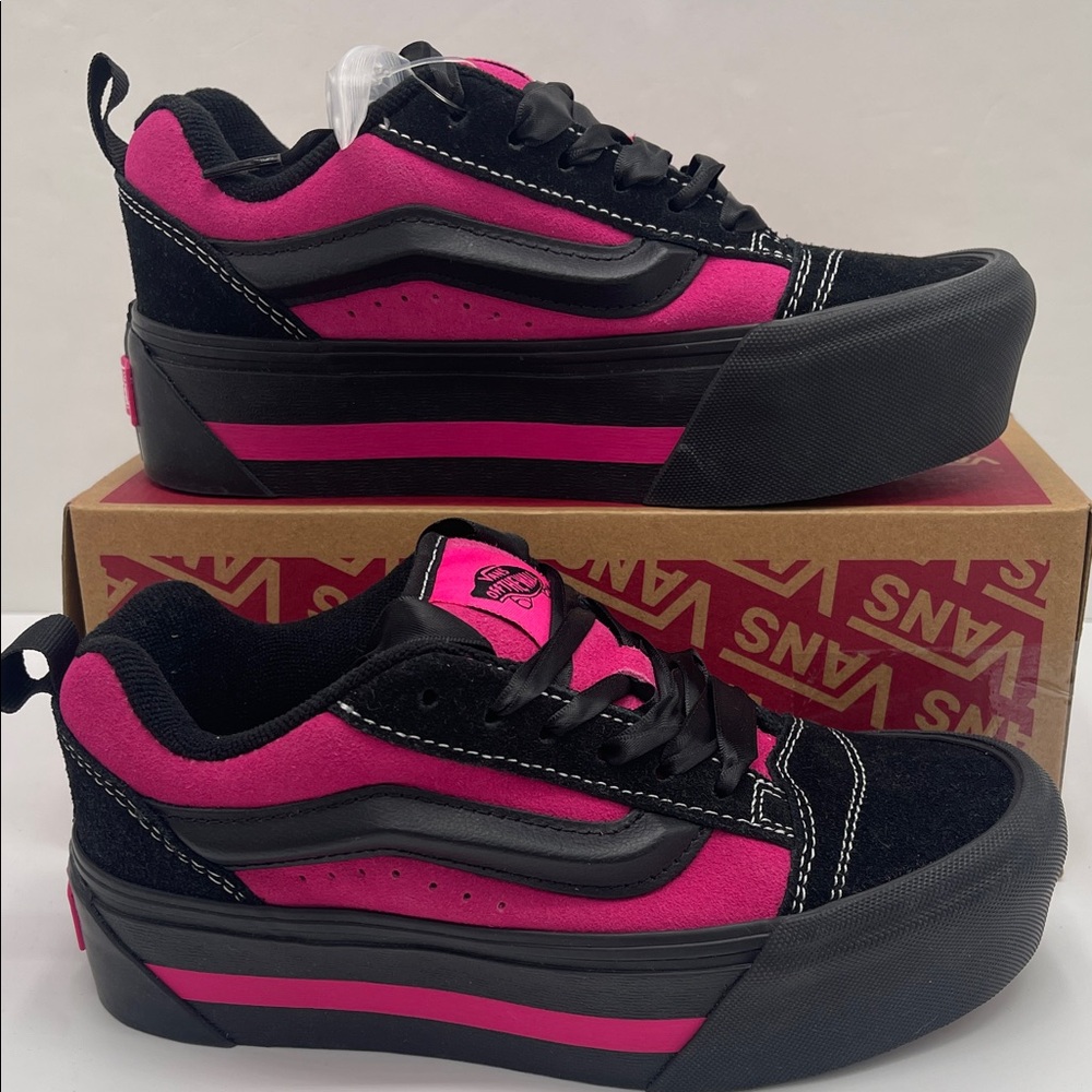 Vans Knu Stack
Vintage Satin Black/Pink
VN000CP6B9P Platform Sneakers